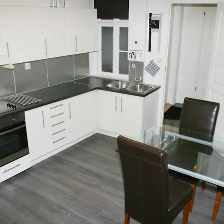 3 Bedroom - Perfect Location - Harbour-train-bus-citycenter Leilighet