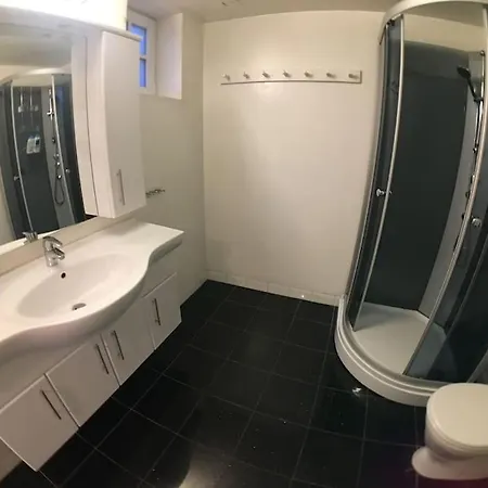 3 Bedroom - Perfect Location - Harbour-train-bus-citycenter Апартаменти *