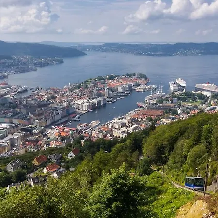 Апартаменти 3 Bedroom - Perfect Location - Harbour-train-bus-citycenter *