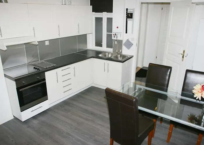 3 Bedroom - Perfect Location - Harbour-train-bus-citycenter Апартаменты